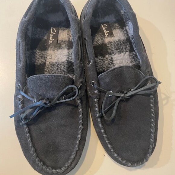 CLARKS *BRUNO* INDOOR OUTDOOR BLACK SUEDE MOCCASIN SLIPPERS SIZE 11 Preowned - Picture 1 of 3